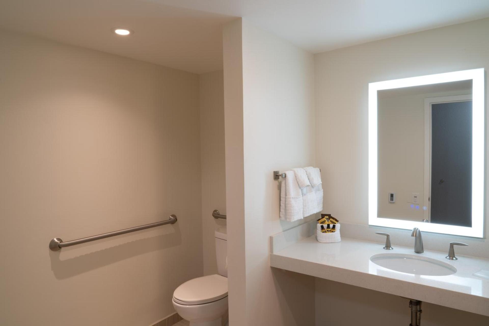 Best Western Plus Monterey Inn photo 60