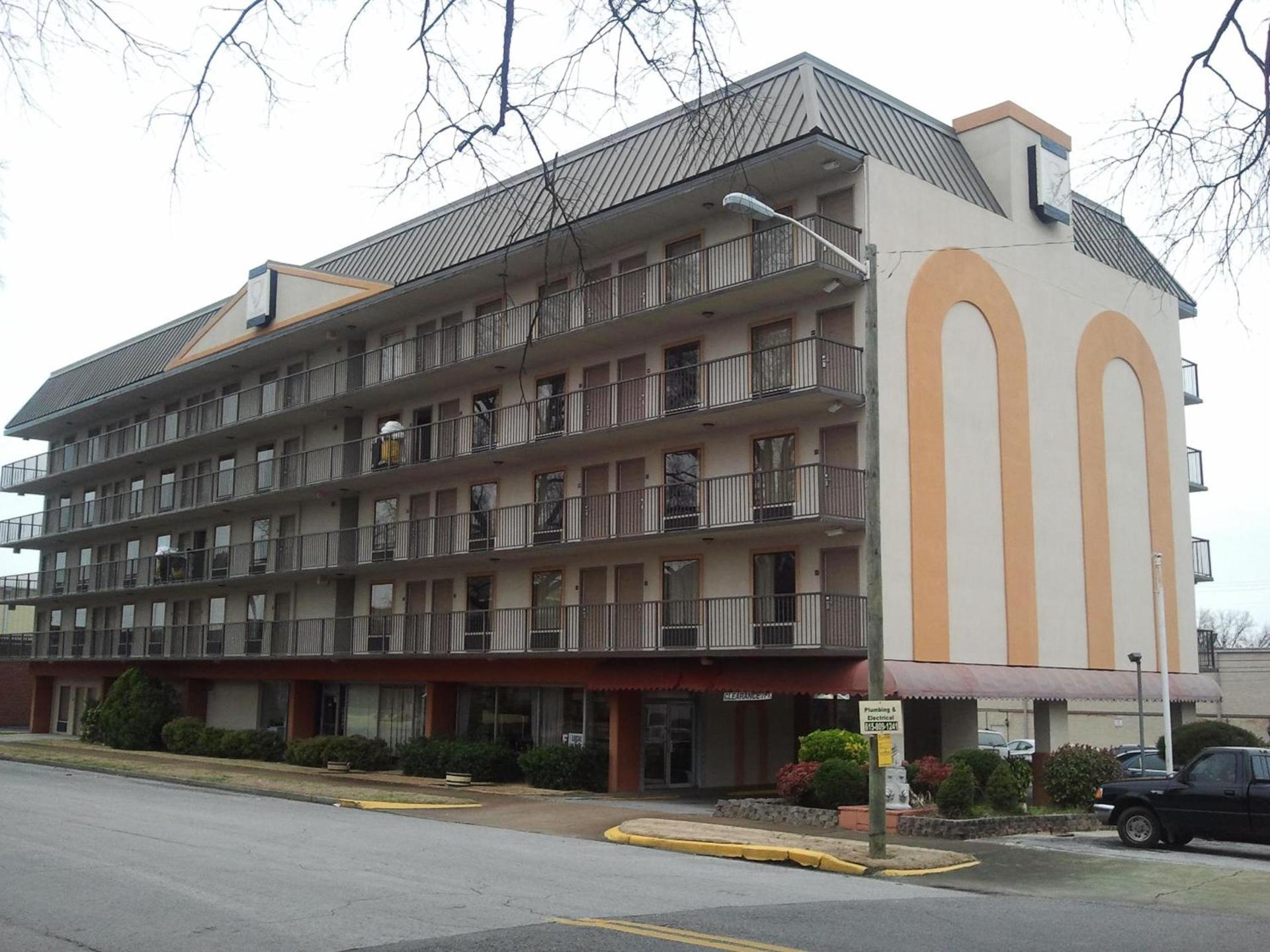 Studio 9 Inn & Suites — hotel in Decatur