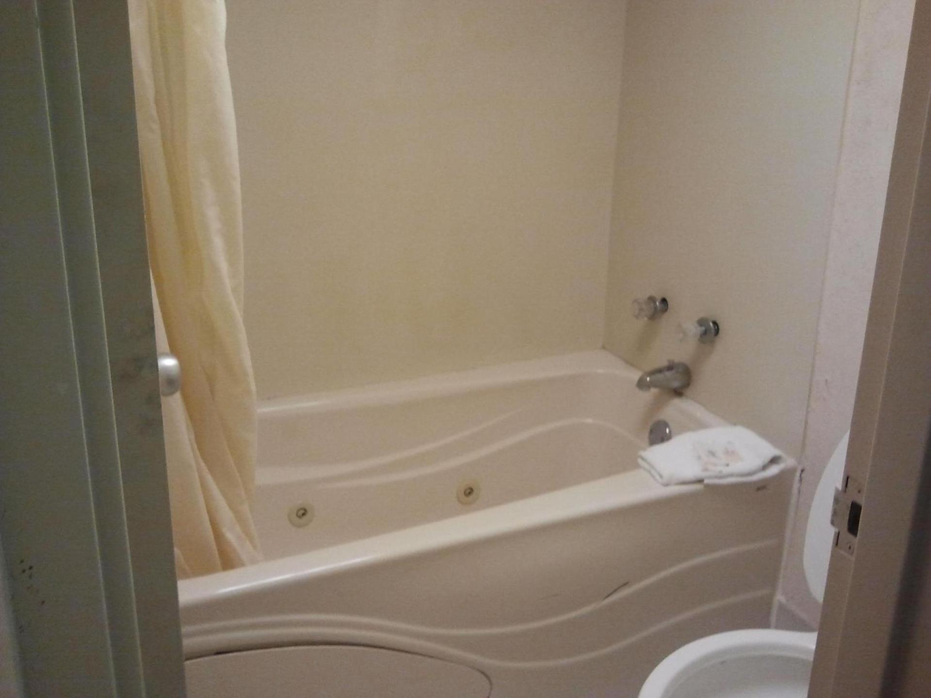 Studio 9 Inn & Suites photo 11