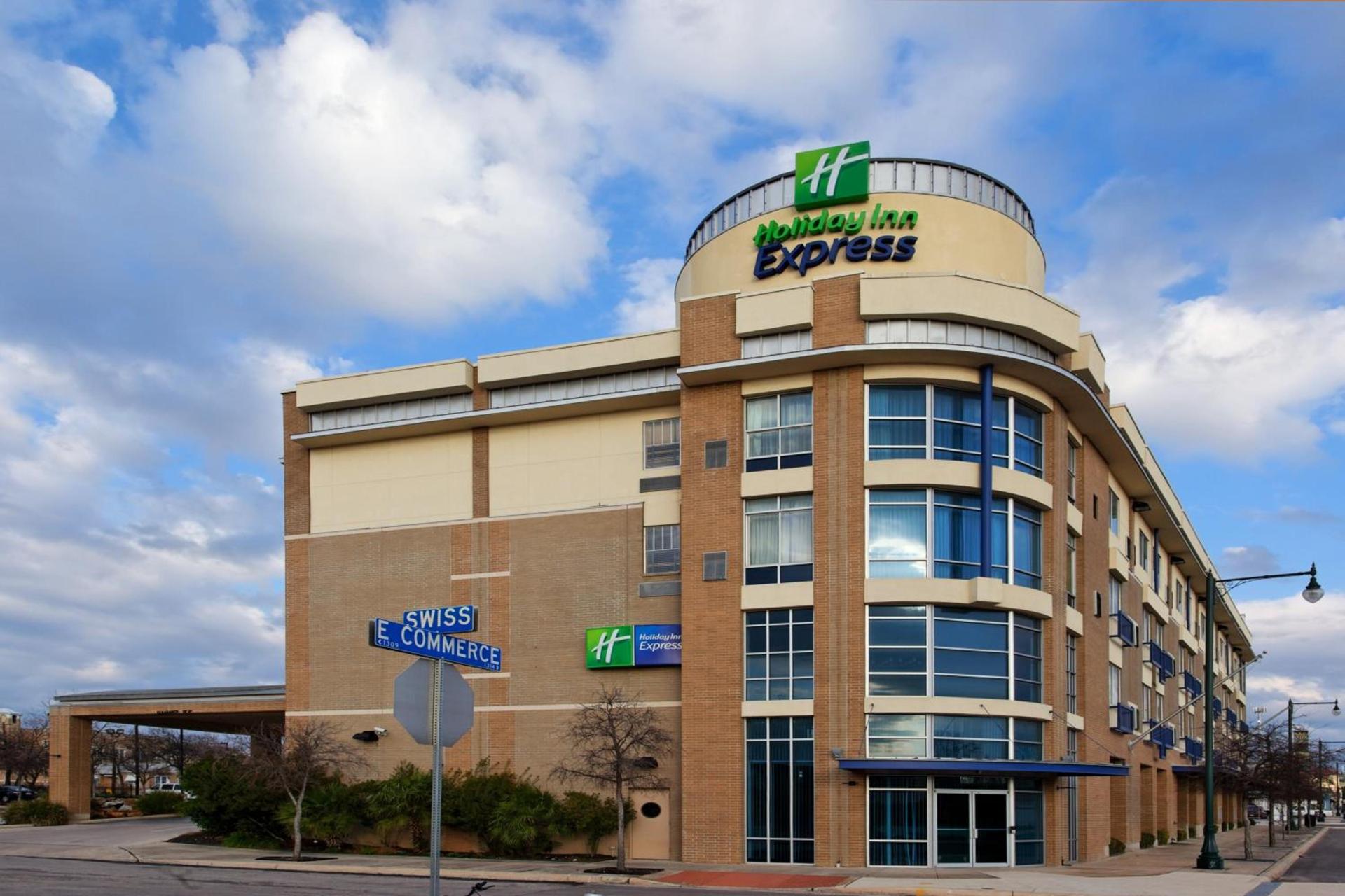 Holiday Inn Express Hotel & Suites San Antonio - Rivercenter Area by IHG photo 44