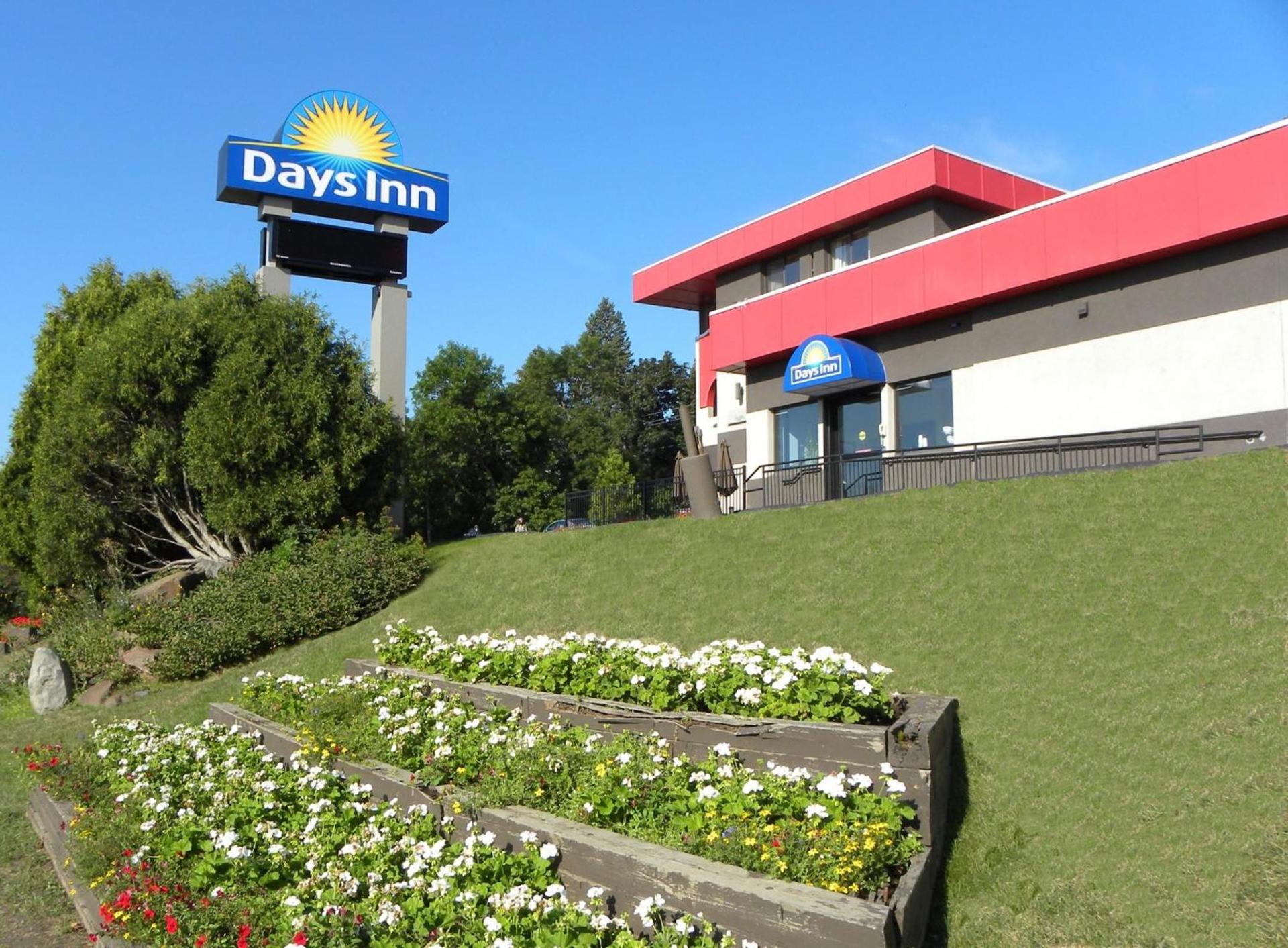 Days Inn by Wyndham Duluth Lakewalk photo 25