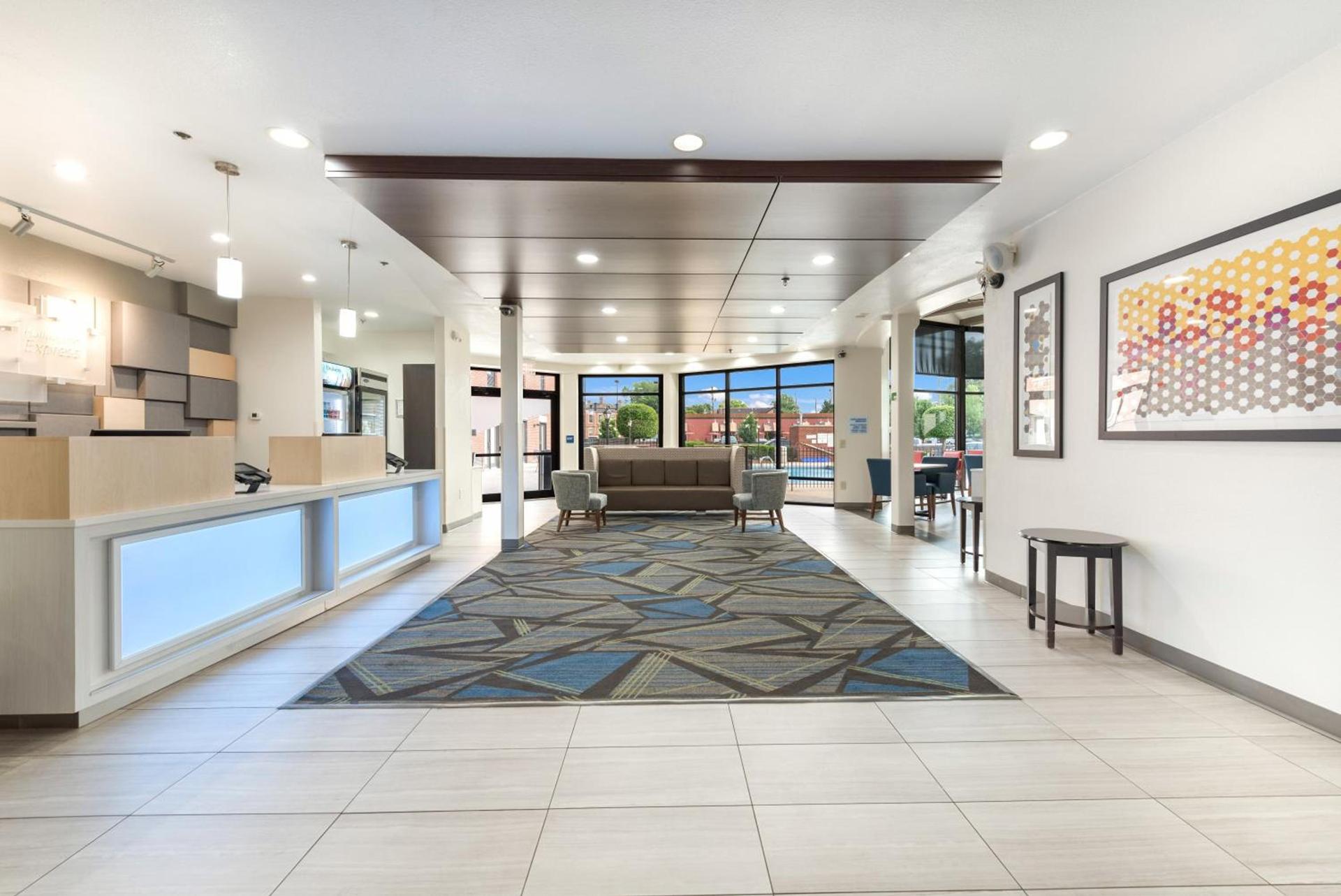 Holiday Inn Express - Columbus Downtown by IHG photo 2