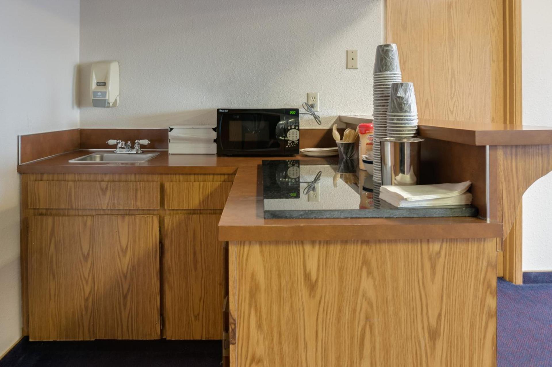 Tacoma Port Inn Fife I-5 photo 2