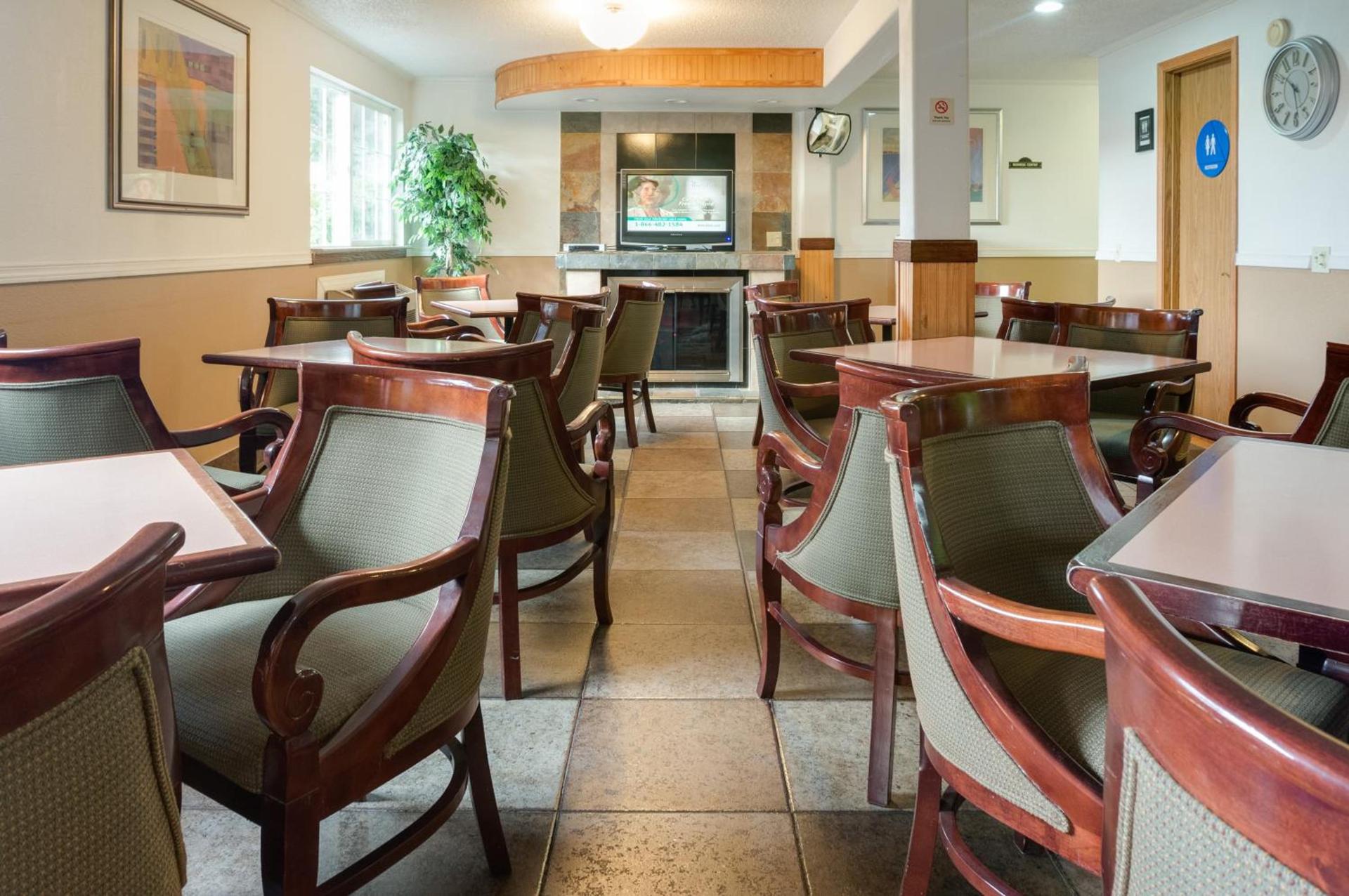 Tacoma Port Inn Fife I-5 photo 24