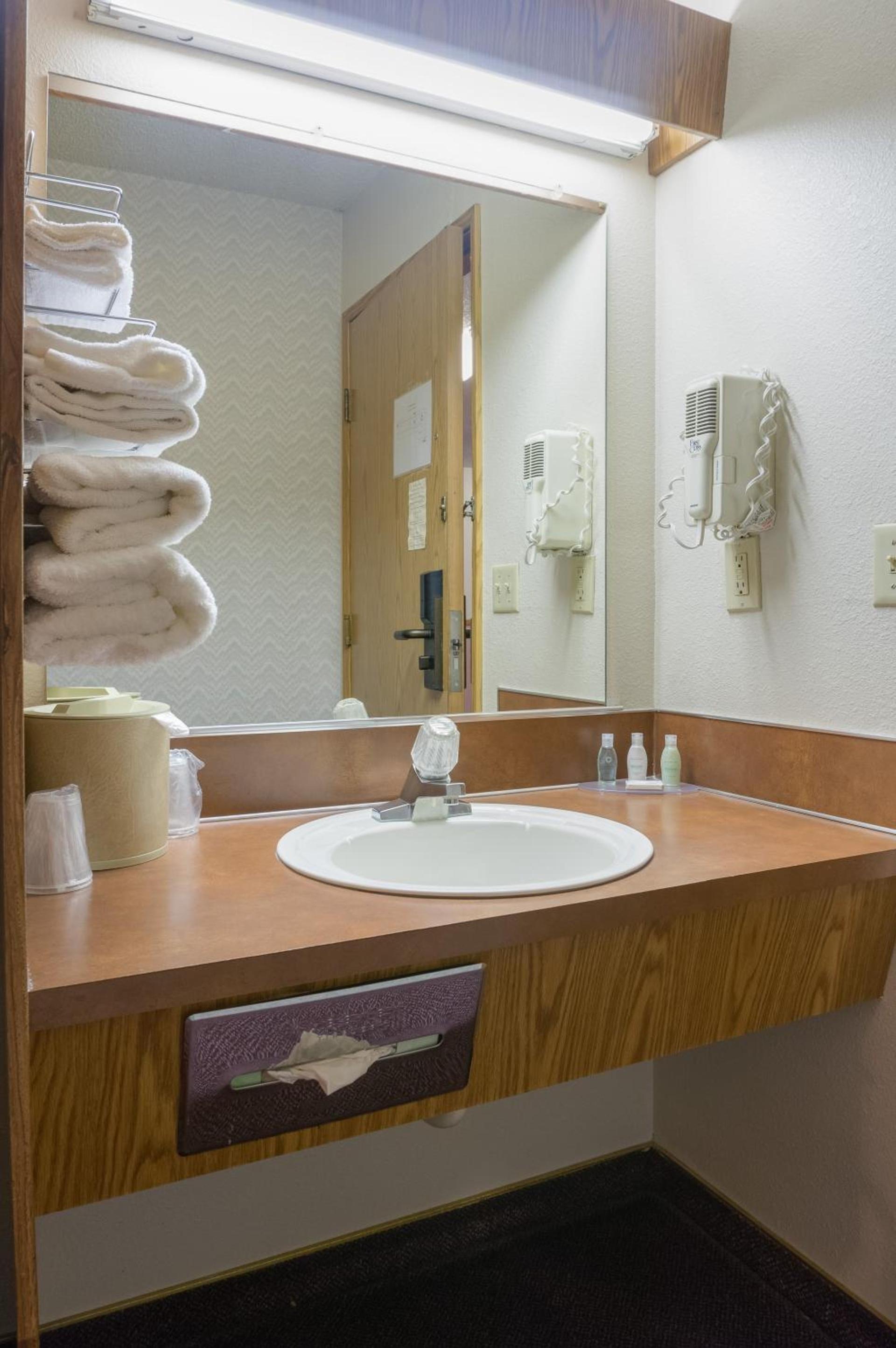 Tacoma Port Inn Fife I-5 photo 27