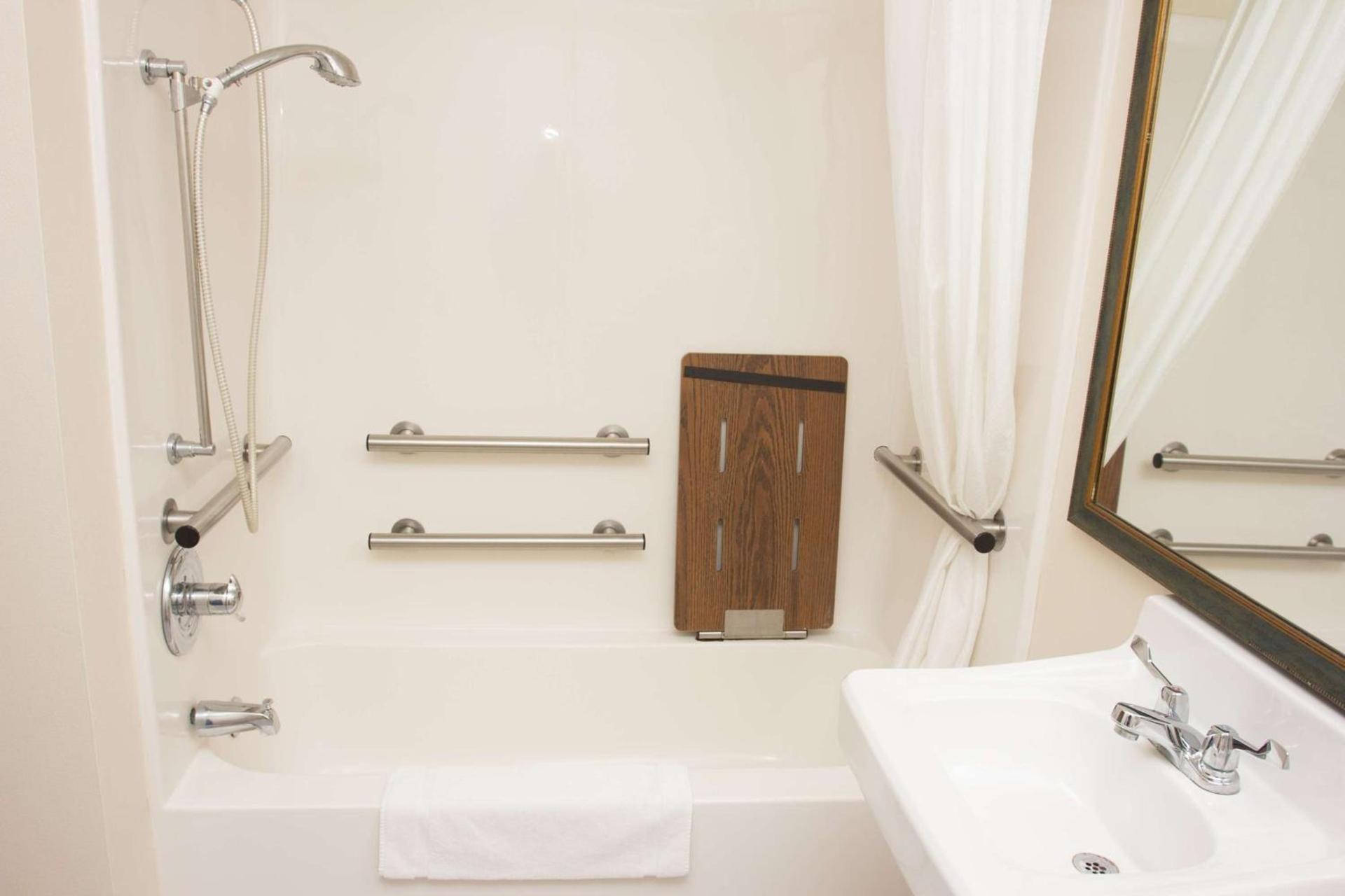 Best Western Lakewood Inn photo 34