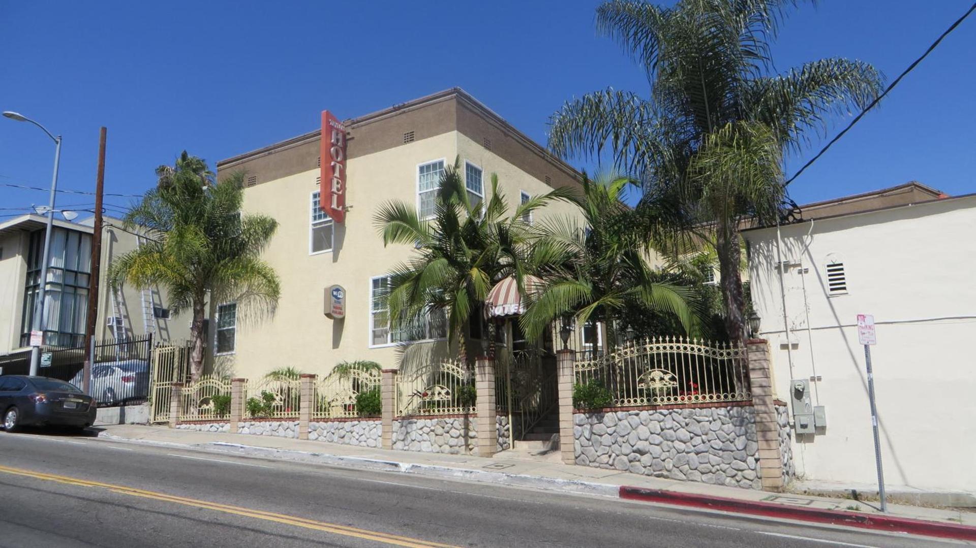 Trylon Hotel - Hollywood photo 1
