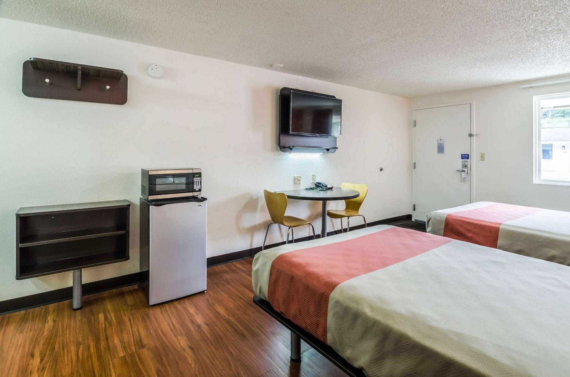 Motel 6-Troutville, VA photo 11