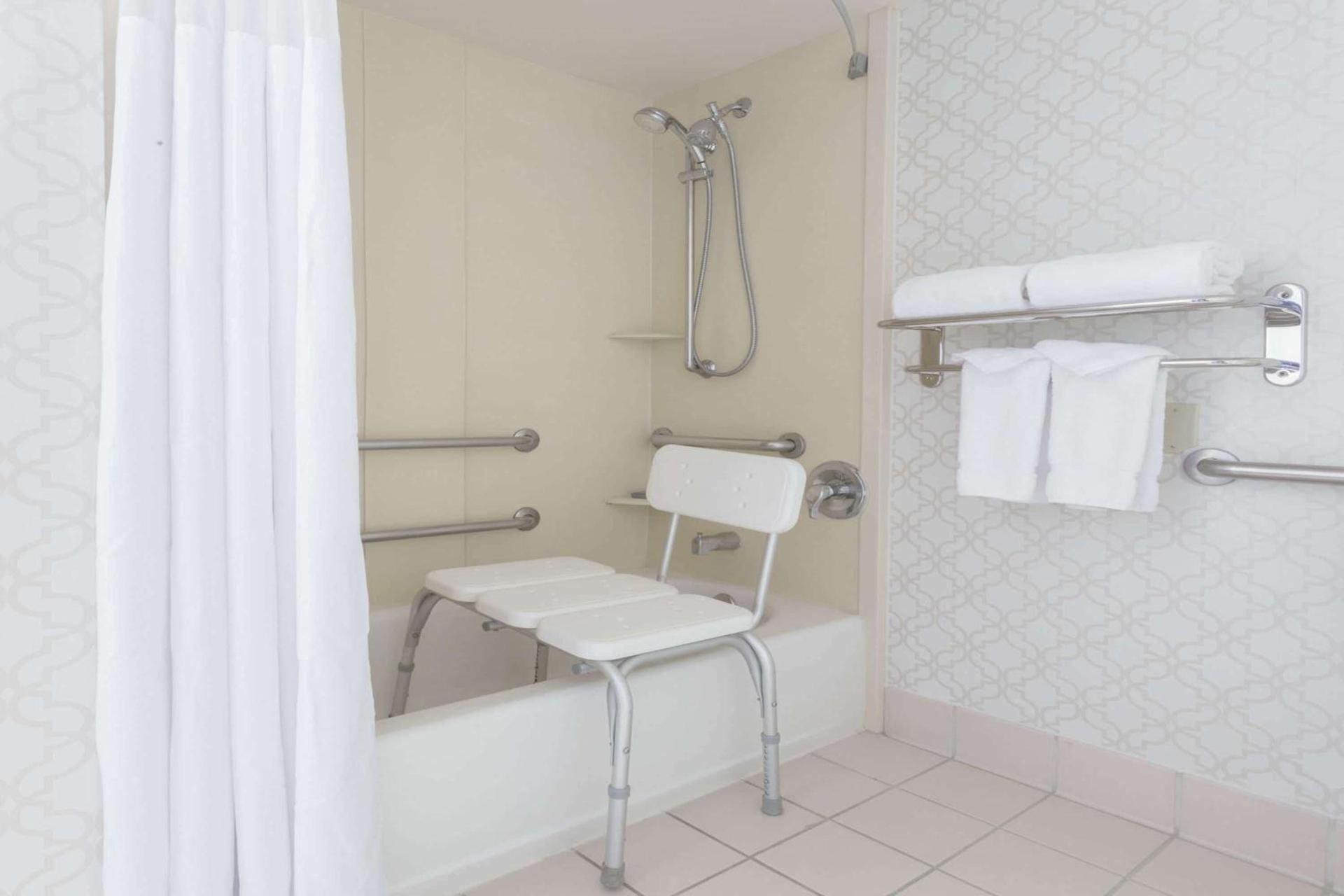 Hawthorn Suites by Wyndham Livermore photo 13