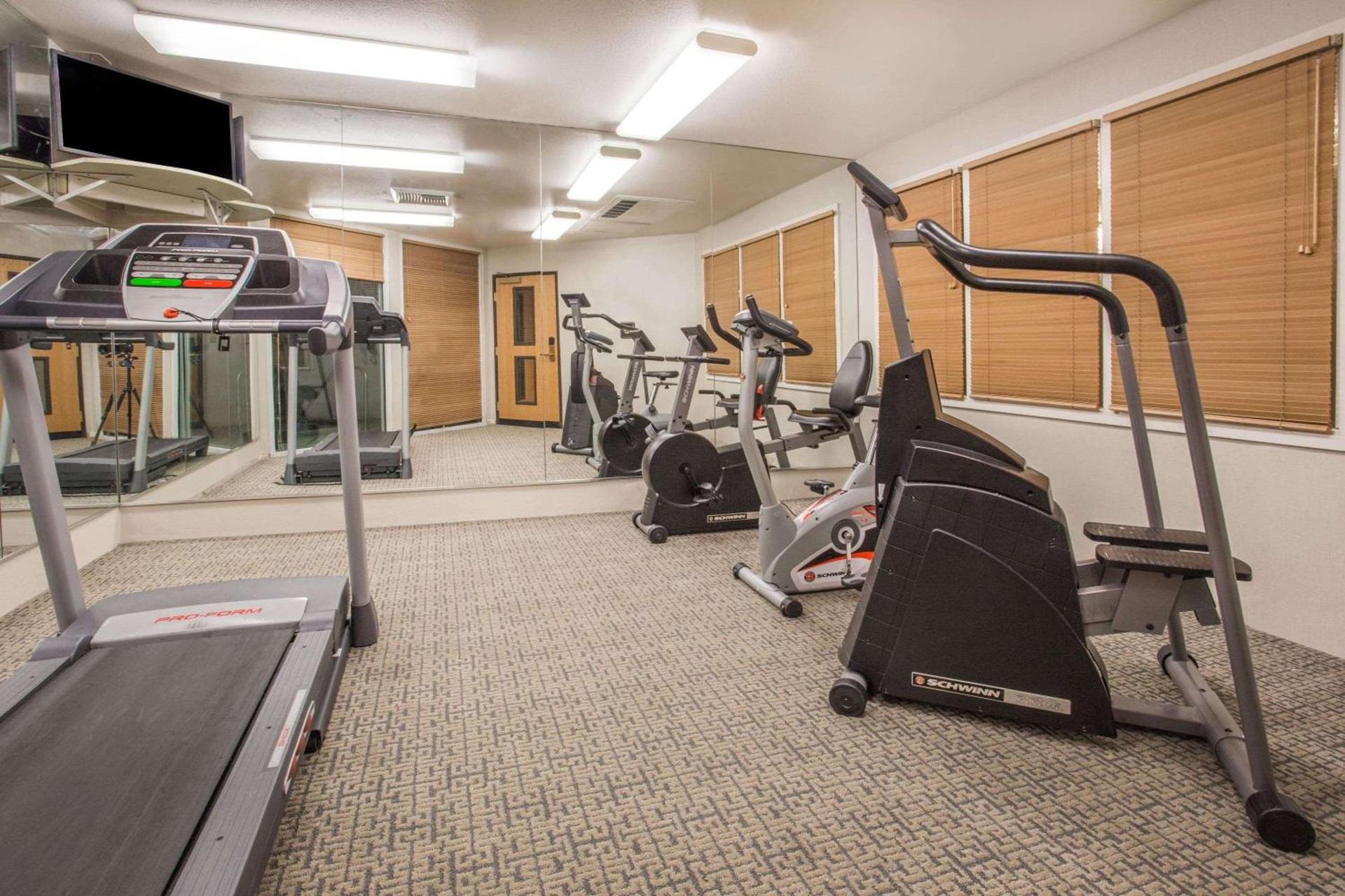 Hawthorn Suites by Wyndham Livermore photo 15