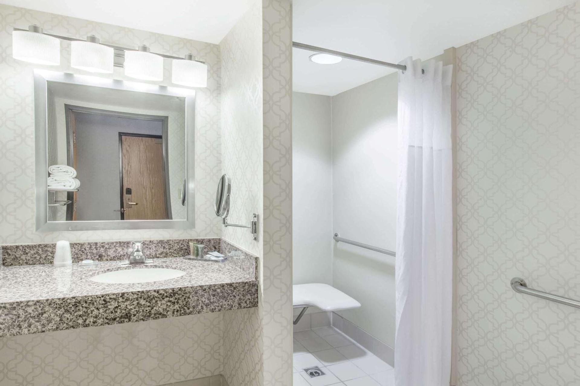 Hawthorn Suites by Wyndham Livermore photo 16