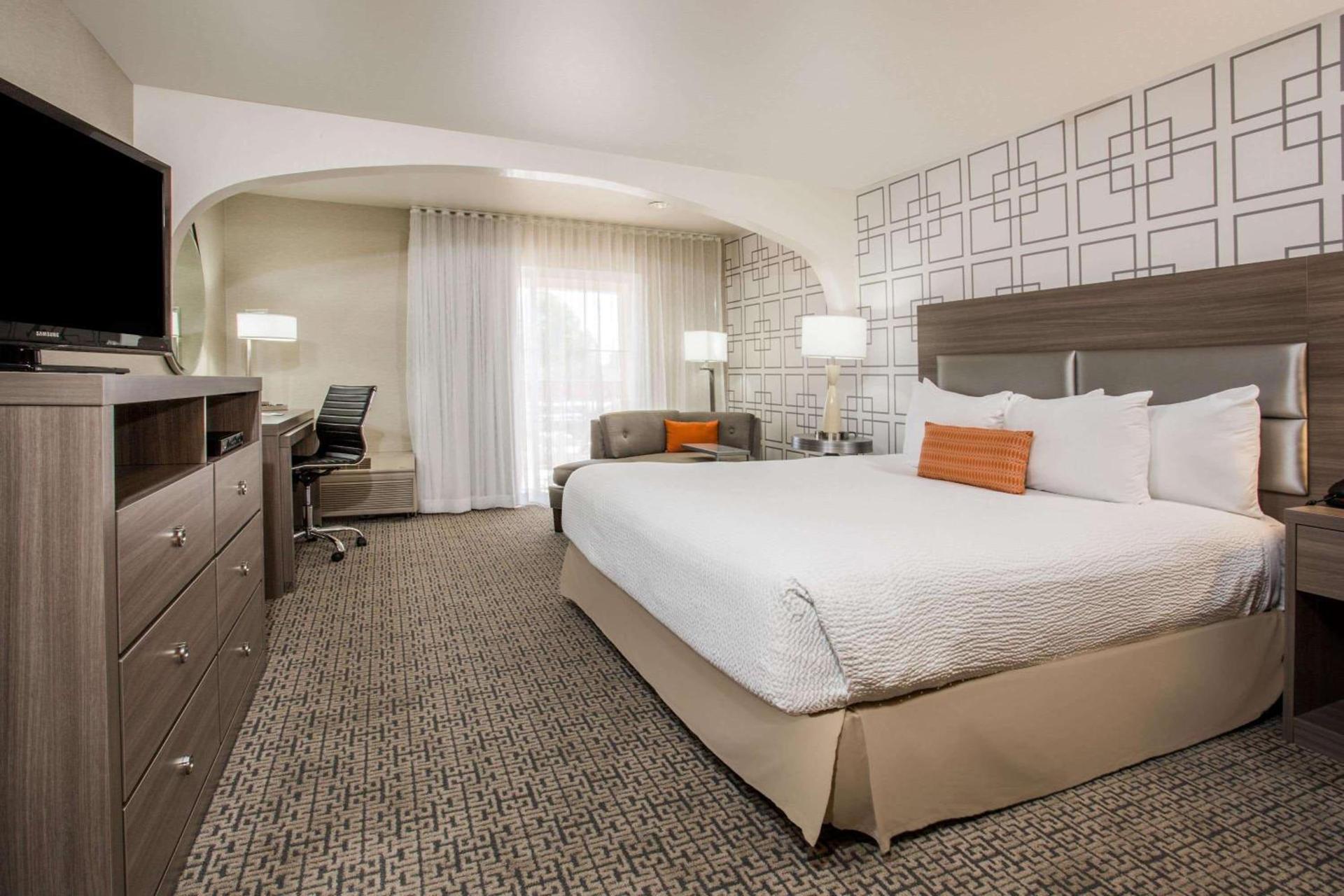 Hawthorn Suites by Wyndham Livermore photo 20