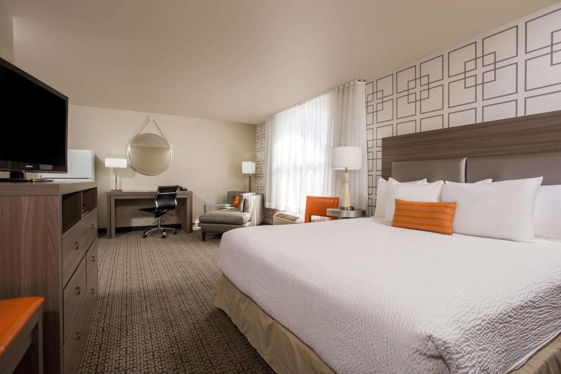 Hawthorn Suites by Wyndham Livermore photo 23