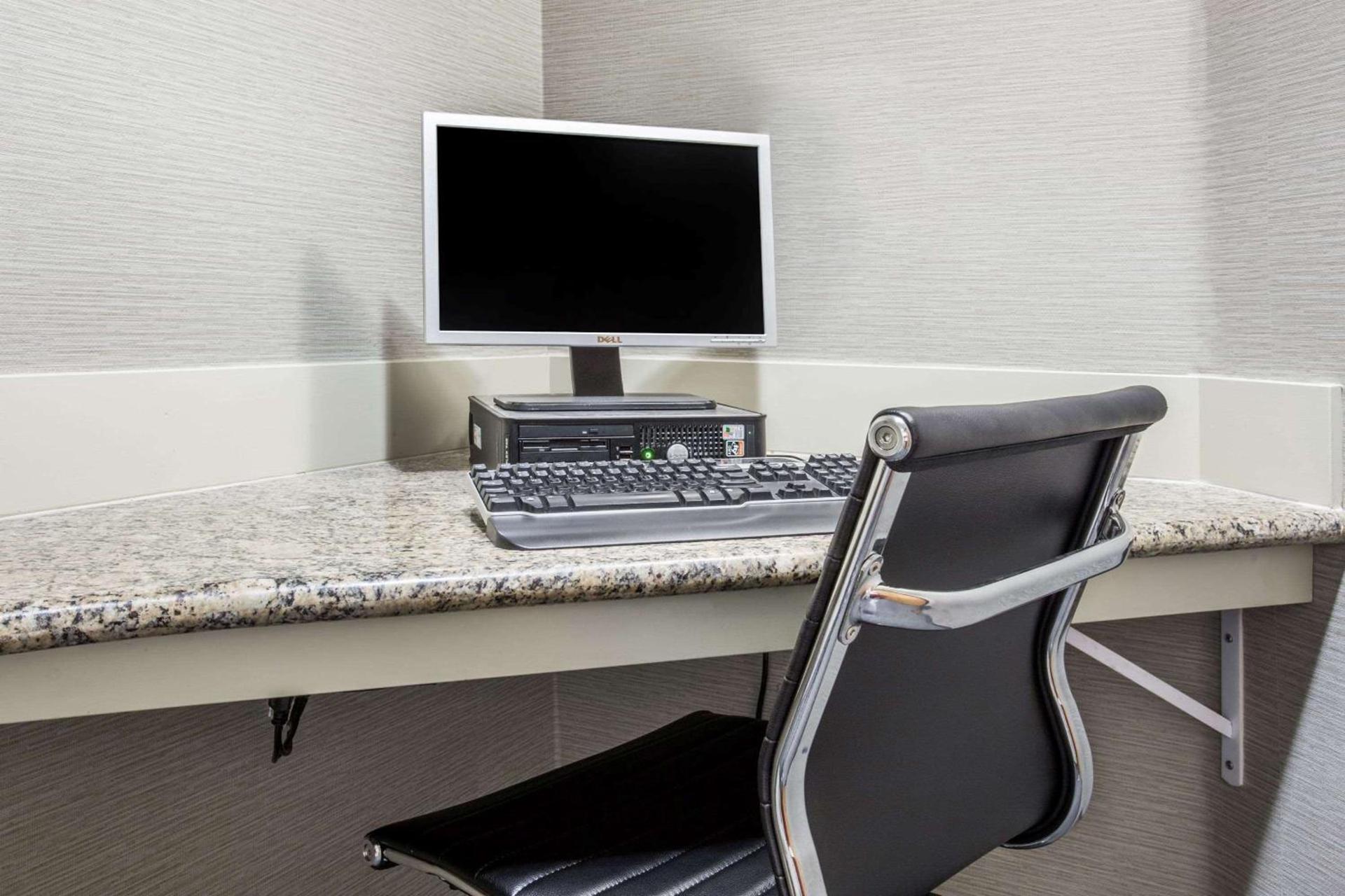 Hawthorn Suites by Wyndham Livermore photo 33