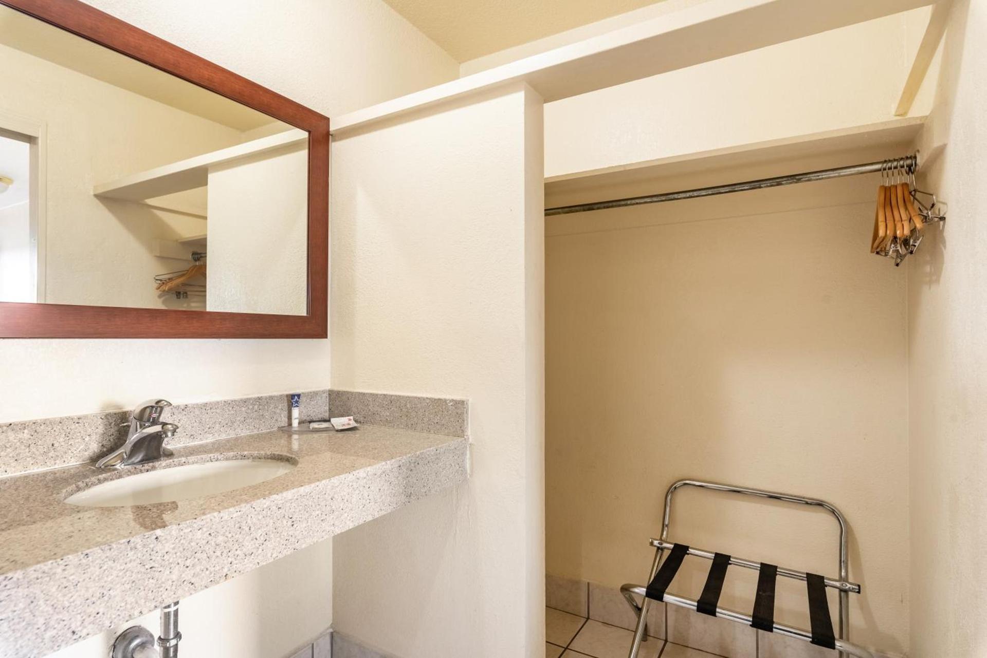 Americas Best Value Inn and Suites Flagstaff photo 21
