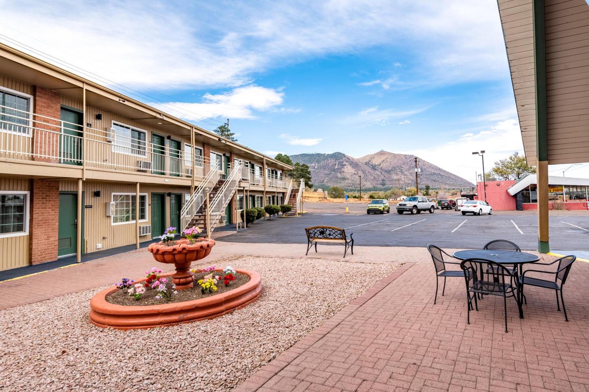 Americas Best Value Inn and Suites Flagstaff photo 2