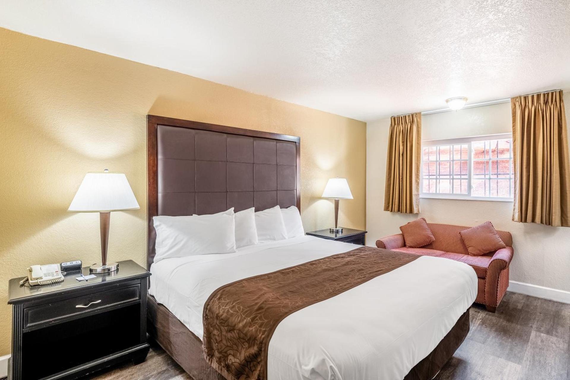 Americas Best Value Inn and Suites Flagstaff photo 18