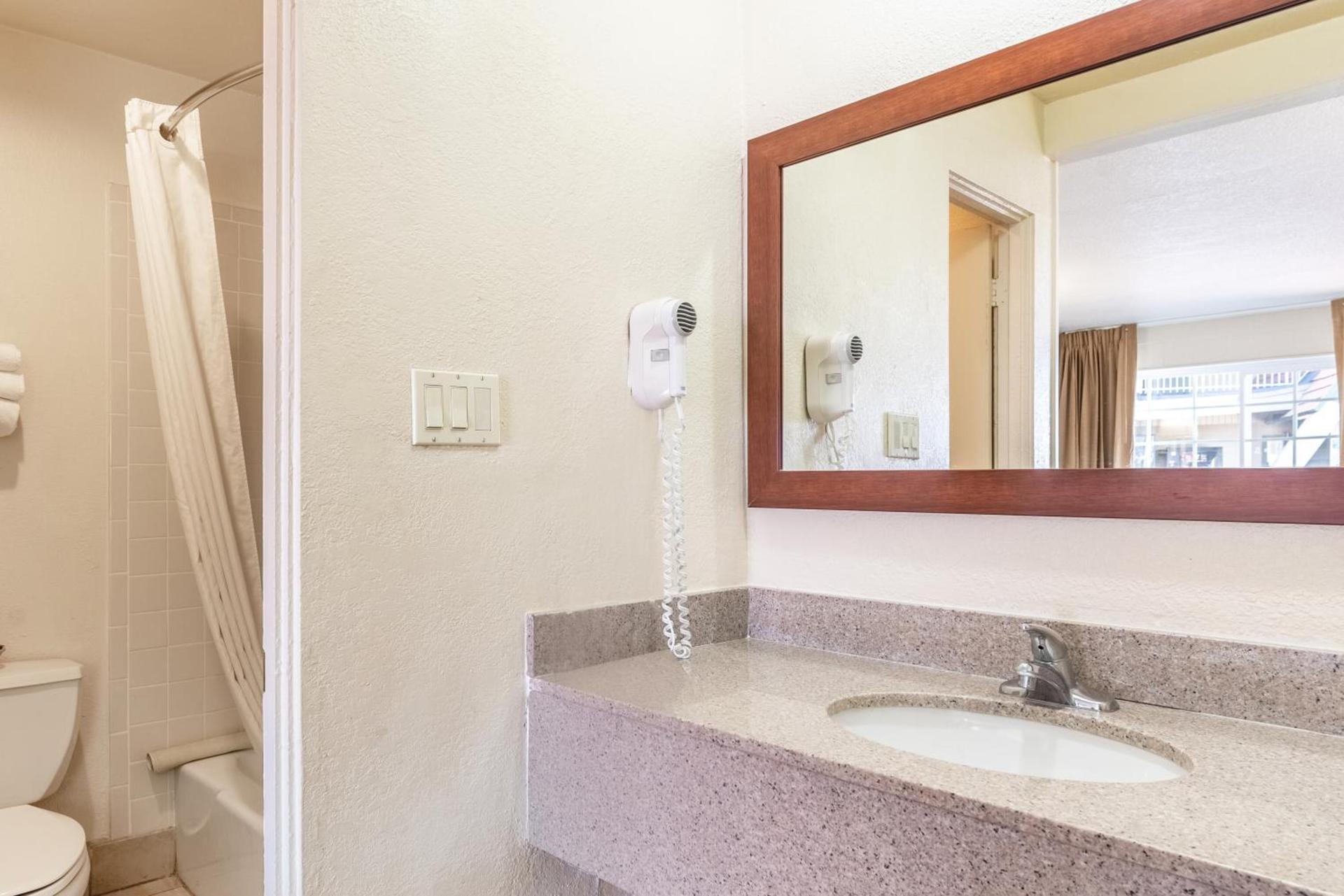 Americas Best Value Inn and Suites Flagstaff photo 10