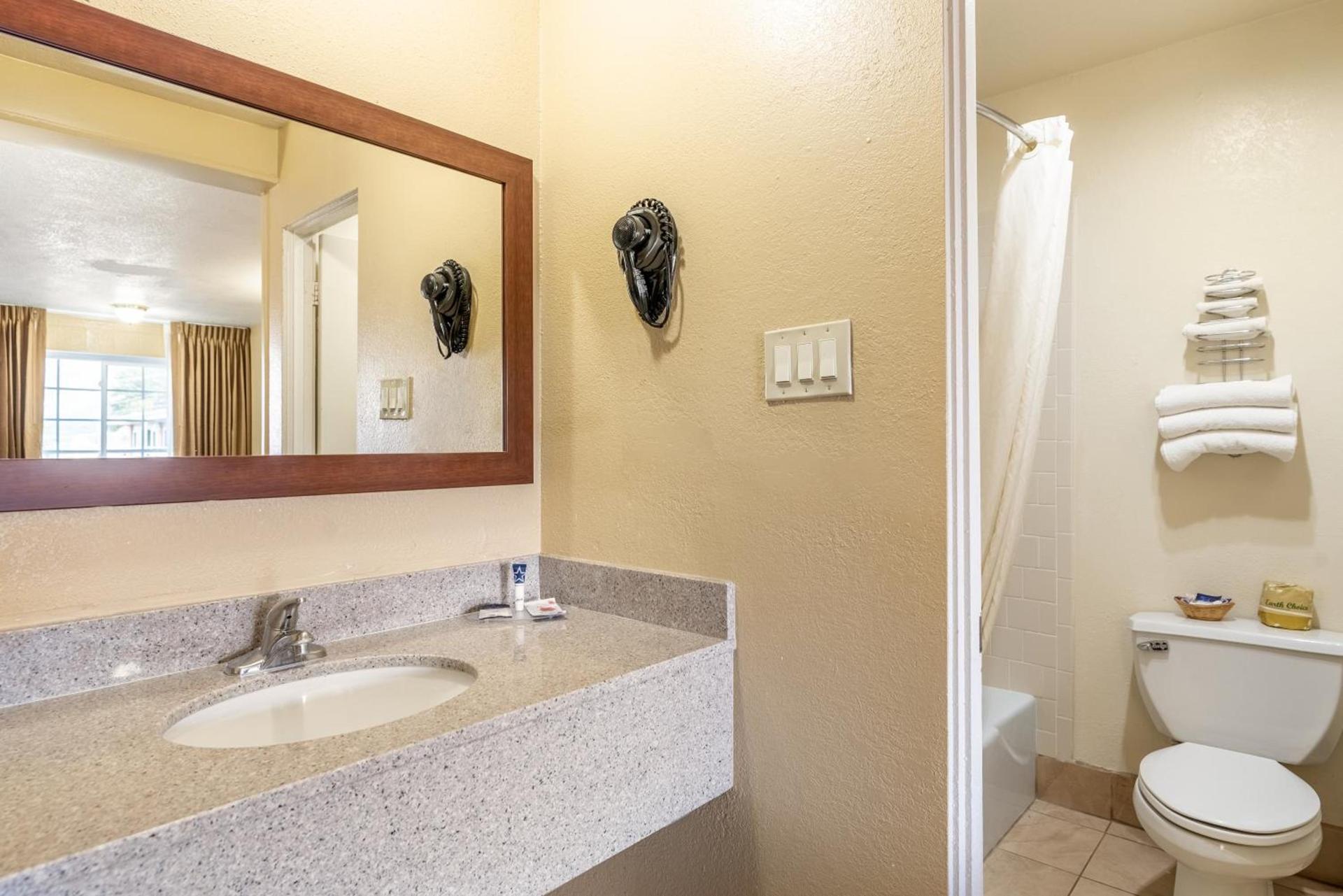 Americas Best Value Inn and Suites Flagstaff photo 12