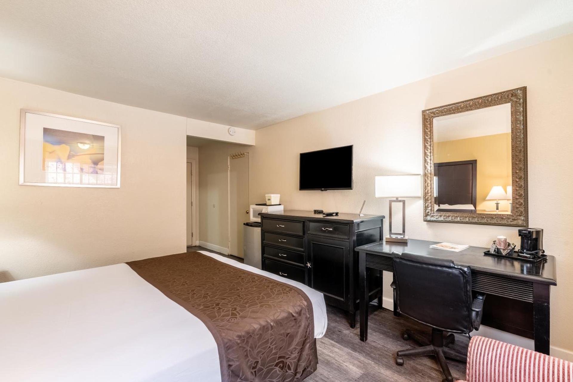 Americas Best Value Inn and Suites Flagstaff photo 9