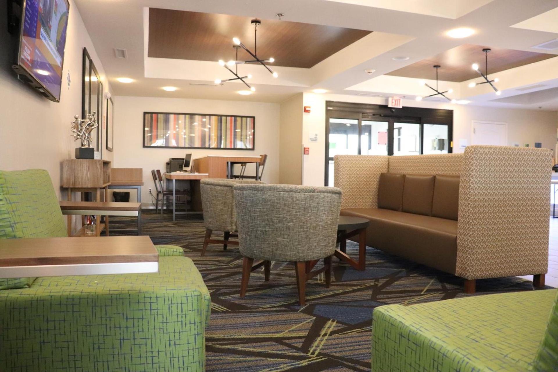 Holiday Inn Express Hotel & Suites Crawfordsville by IHG photo 17