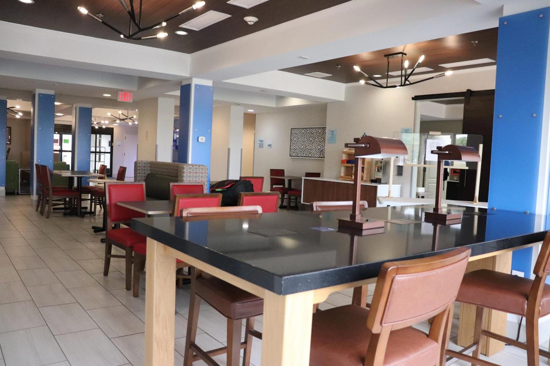 Holiday Inn Express Hotel & Suites Crawfordsville by IHG photo 14