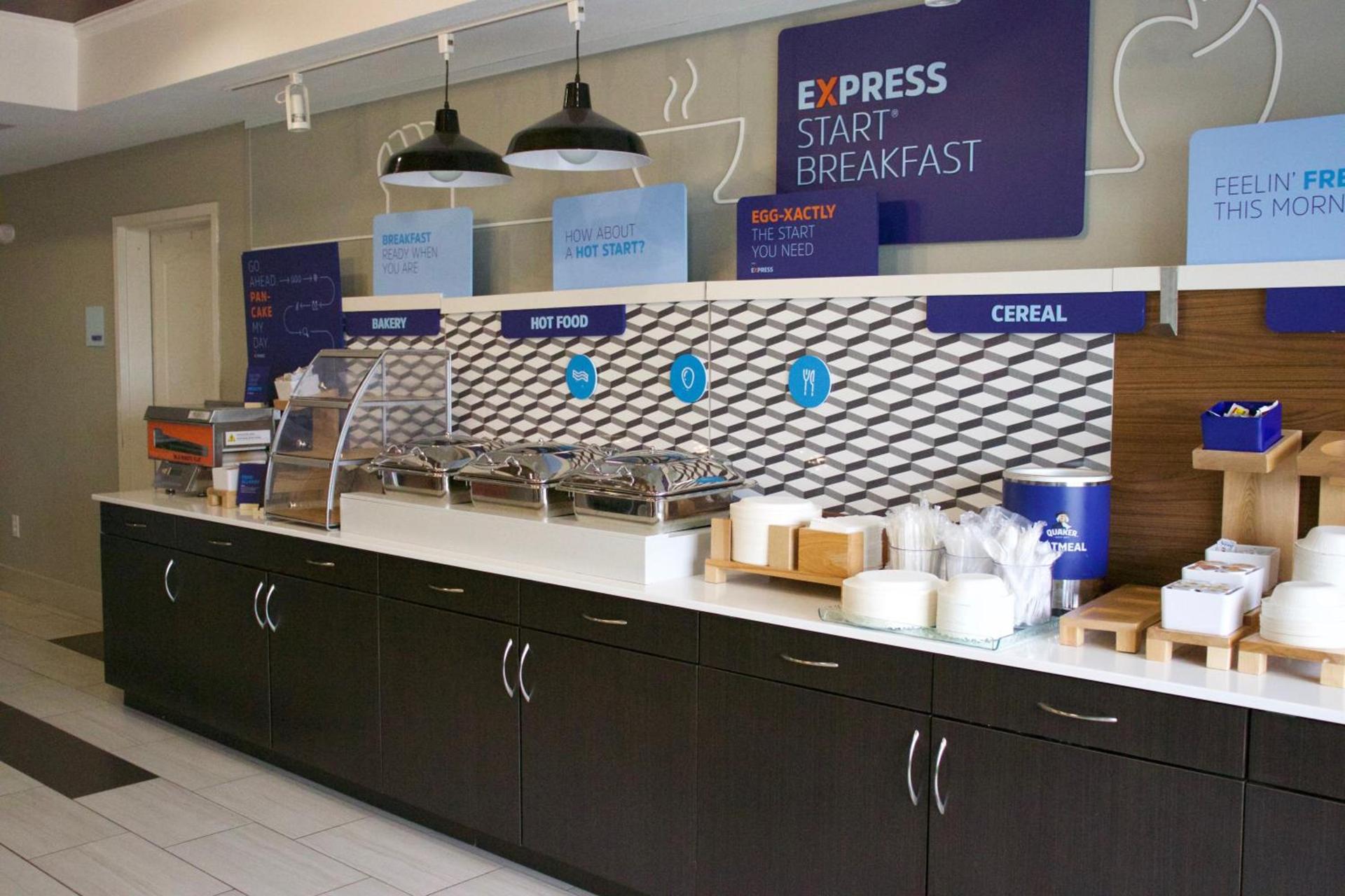 Holiday Inn Express Hotel & Suites Crawfordsville by IHG photo 25