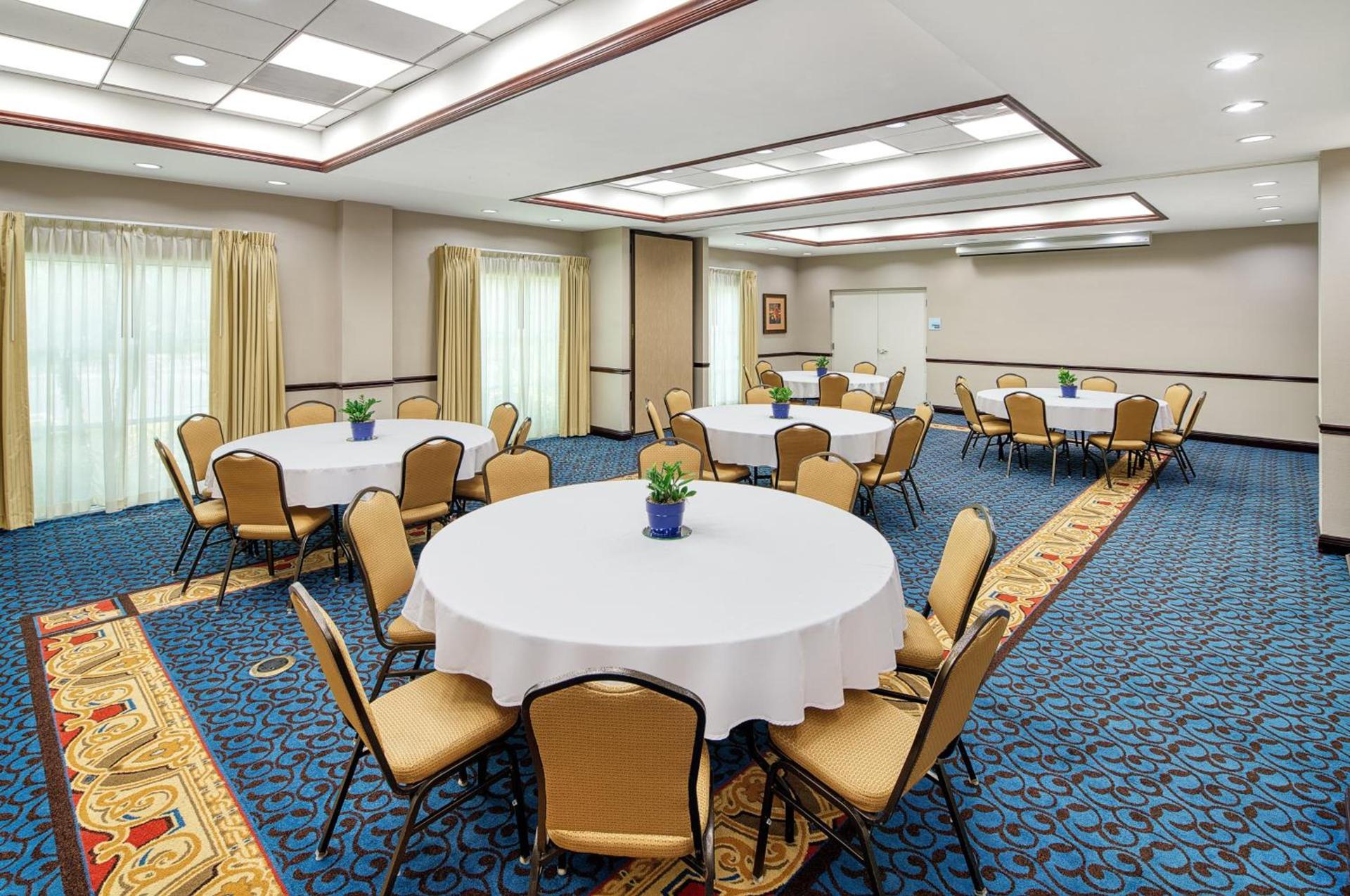 Holiday Inn Express & Suites Miami Kendall by IHG photo 12