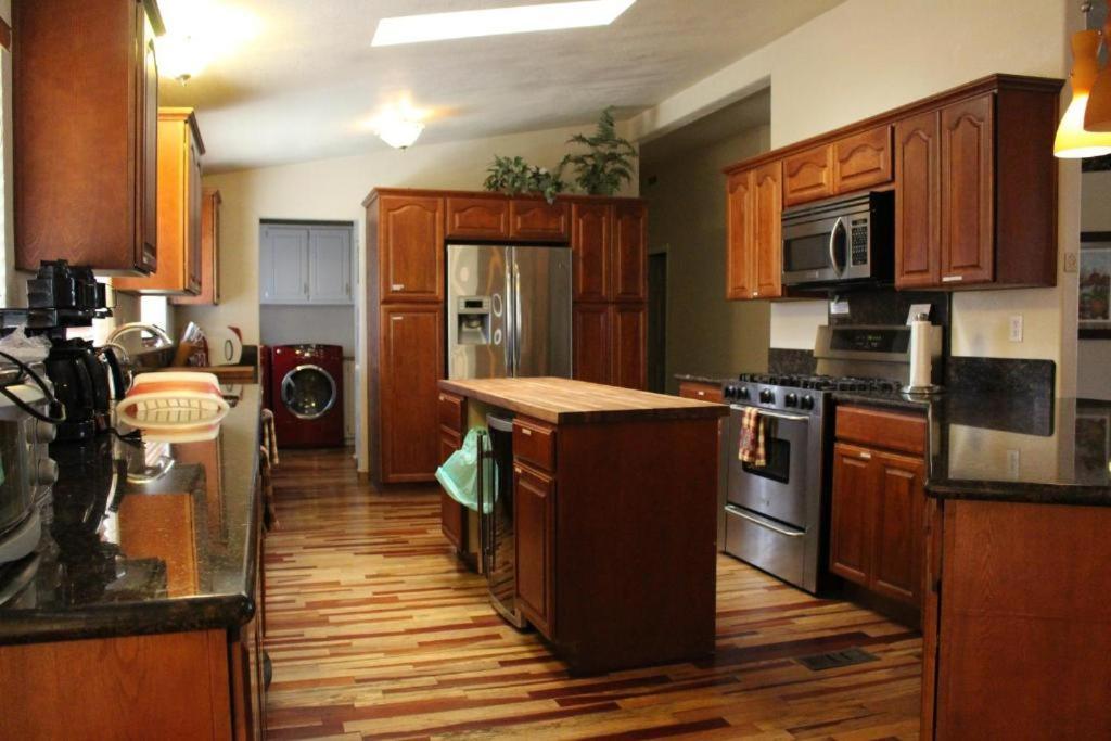 Lakeshore Lodge photo 35