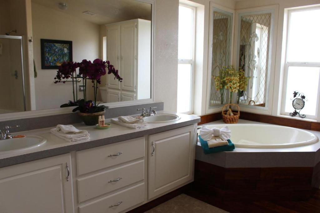 Lakeshore Lodge photo 36