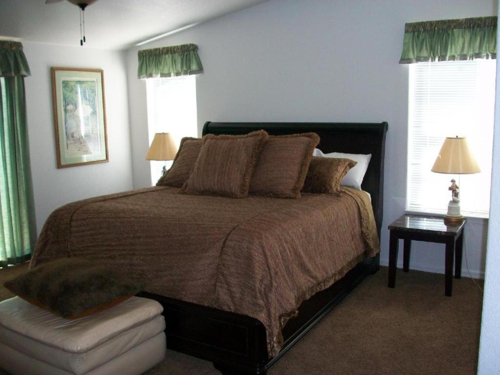 Lakeshore Lodge photo 37