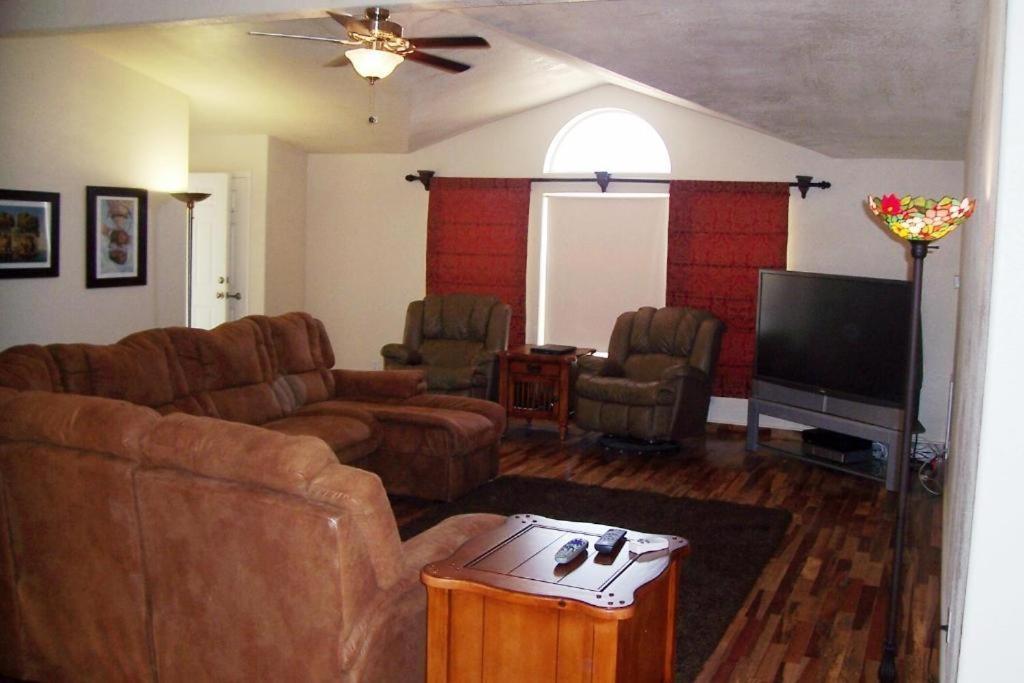 Lakeshore Lodge photo 38