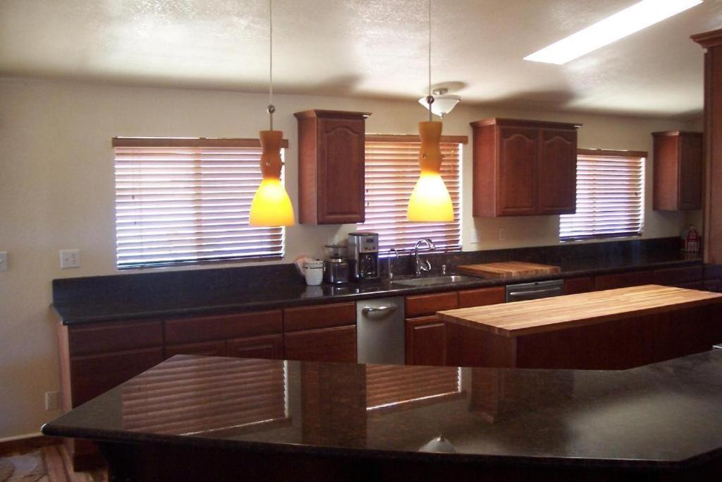 Lakeshore Lodge photo 39