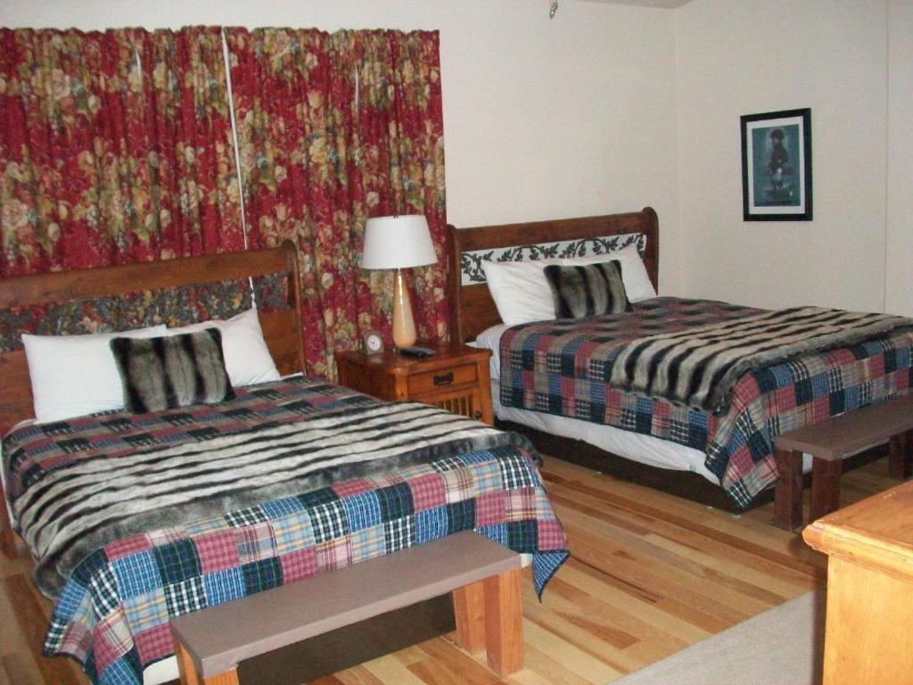 Lakeshore Lodge photo 40