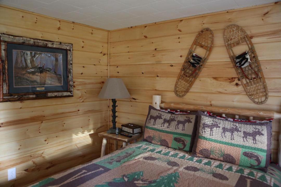 Rowe's Adirondack Cabins of Schroon Lake photo 49