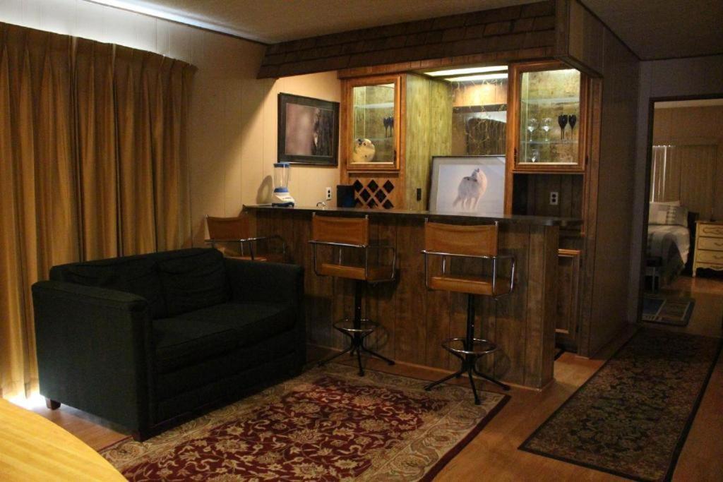 Lakeshore Lodge photo 23