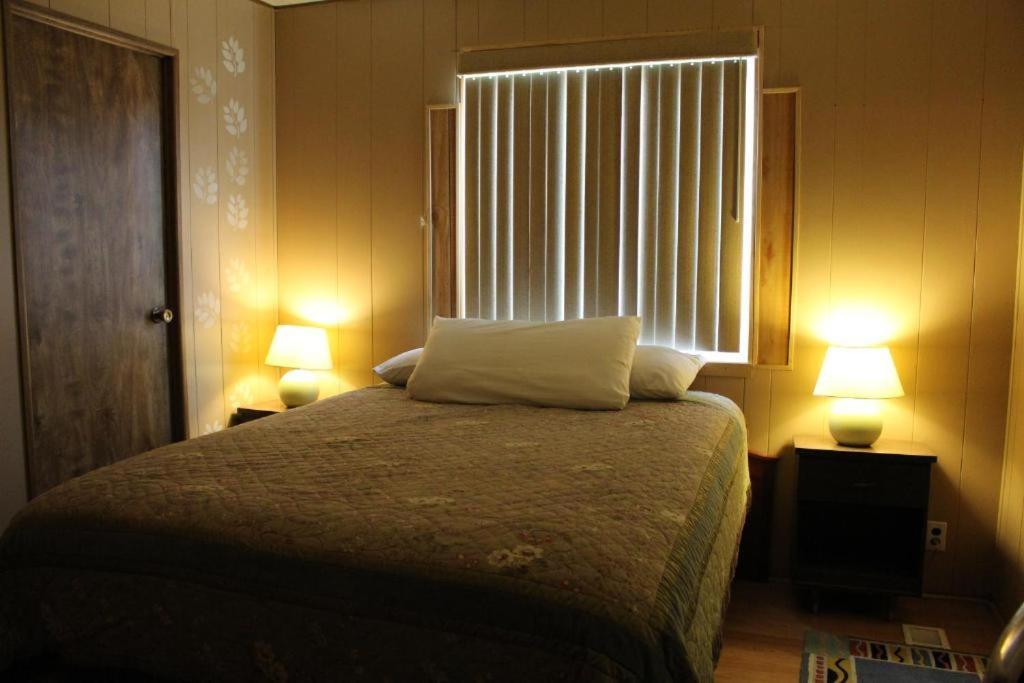 Lakeshore Lodge photo 25