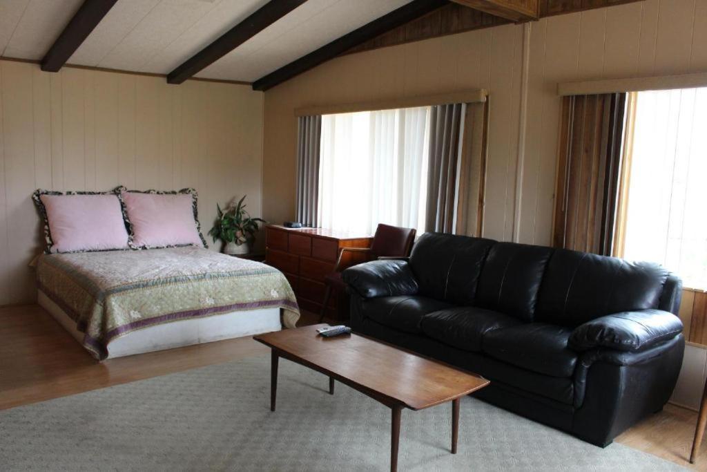 Lakeshore Lodge photo 30