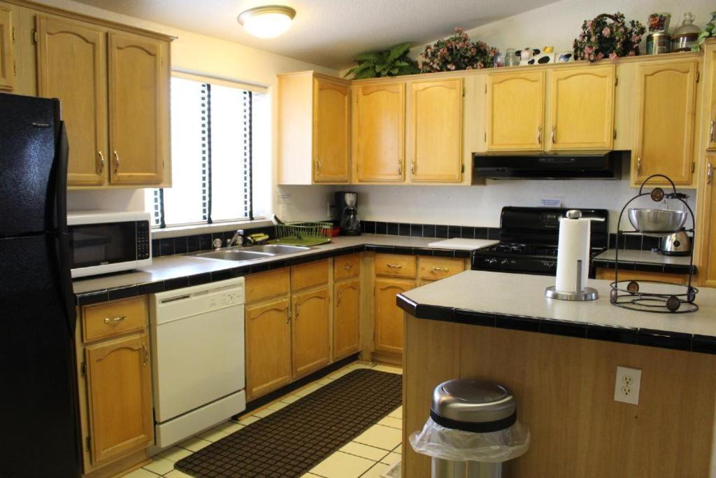 Lakeshore Lodge photo 14