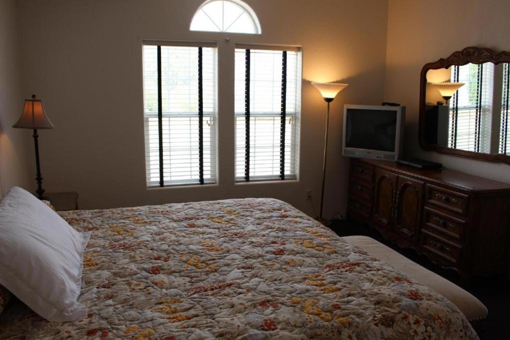 Lakeshore Lodge photo 19