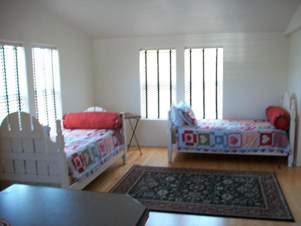 Lakeshore Lodge photo 20