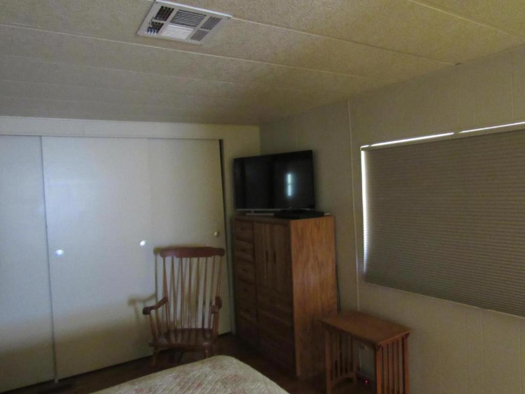 Lakeshore Lodge photo 57