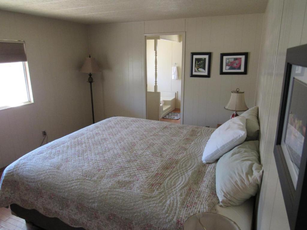 Lakeshore Lodge photo 59