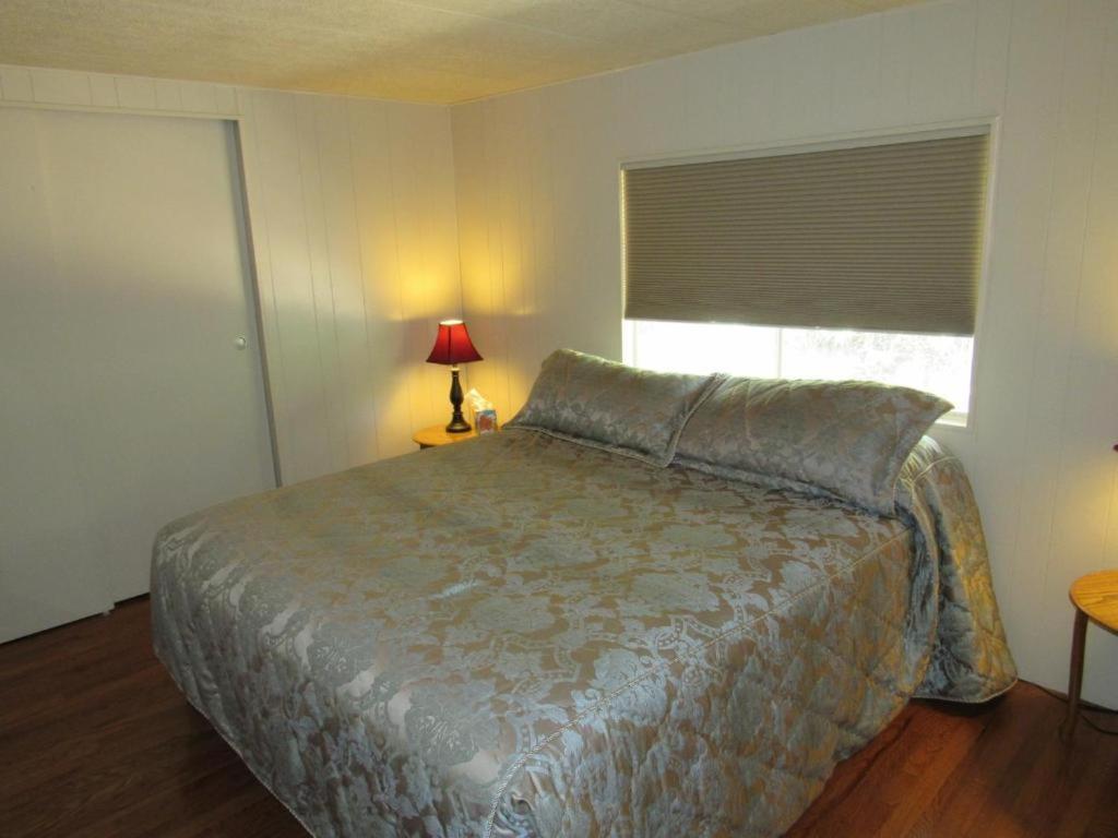 Lakeshore Lodge photo 4
