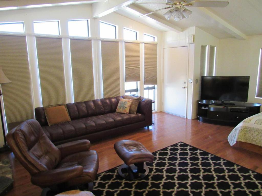 Lakeshore Lodge photo 5