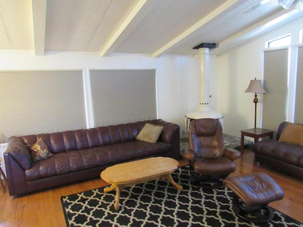 Lakeshore Lodge photo 6