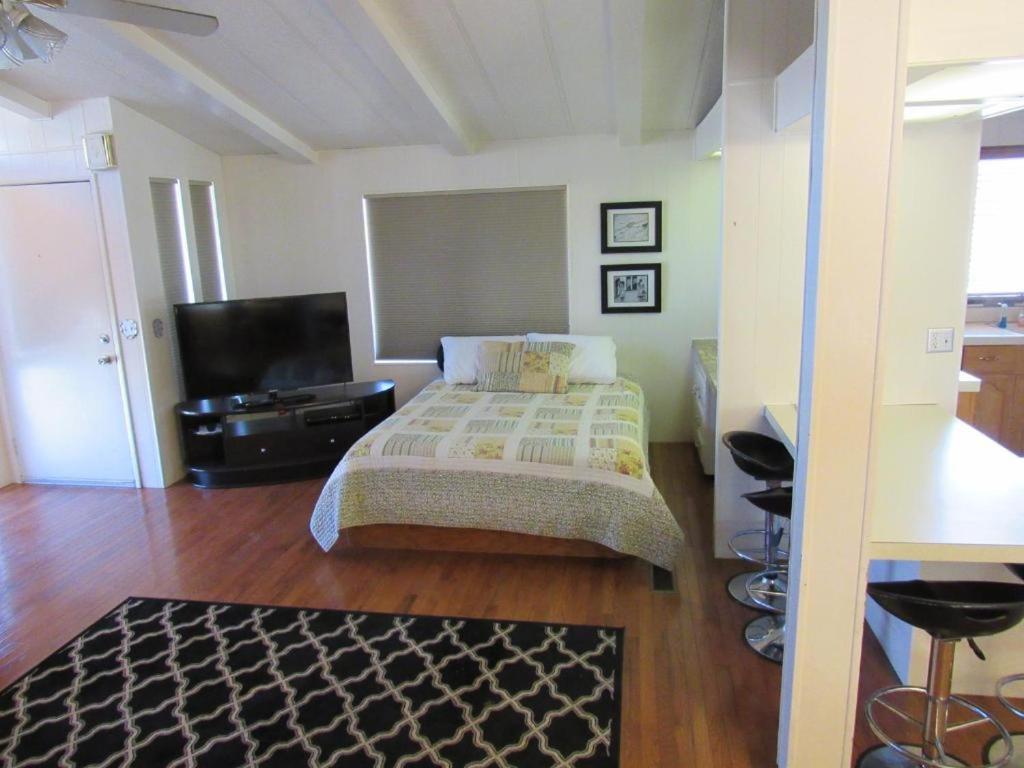 Lakeshore Lodge photo 7