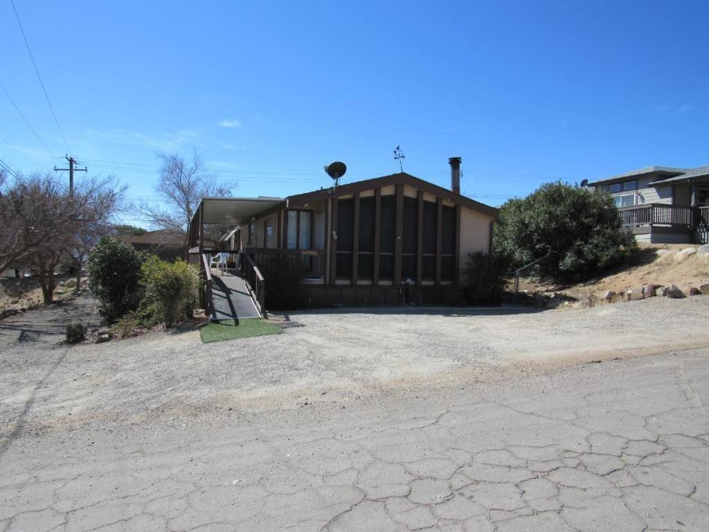 Lakeshore Lodge photo 10