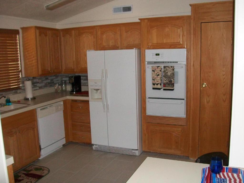 Lakeshore Lodge photo 11