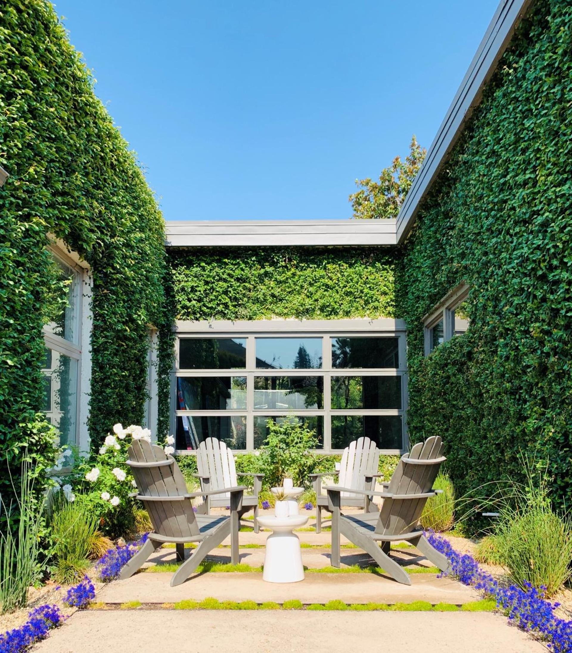 R Inn Napa photo 2